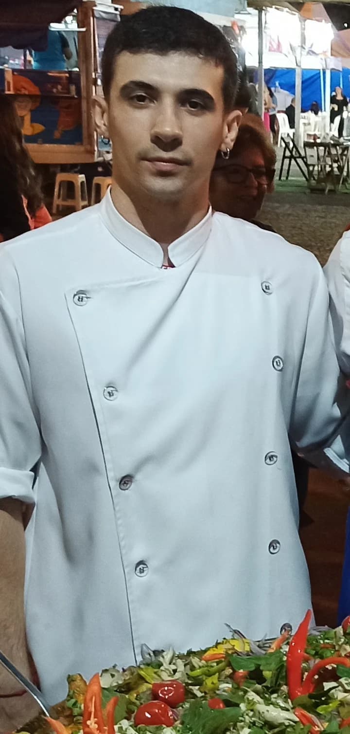 Chef Juan, do Bistrô Chef Lau, em festival gastronômico — Muzambinho/MG — foto real